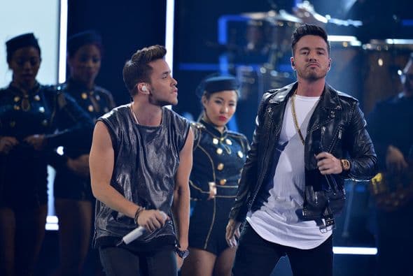 Dos de los más sexys, Prince Royce y J Balvin elevaron la temperatura con 'Stuck on a feeling'.