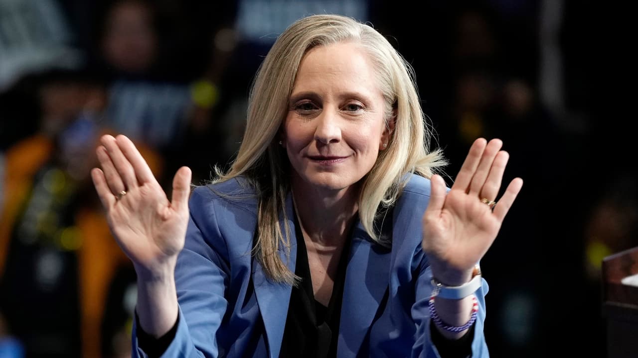 La demócrata es la primera mujer en gobernar Virginia.