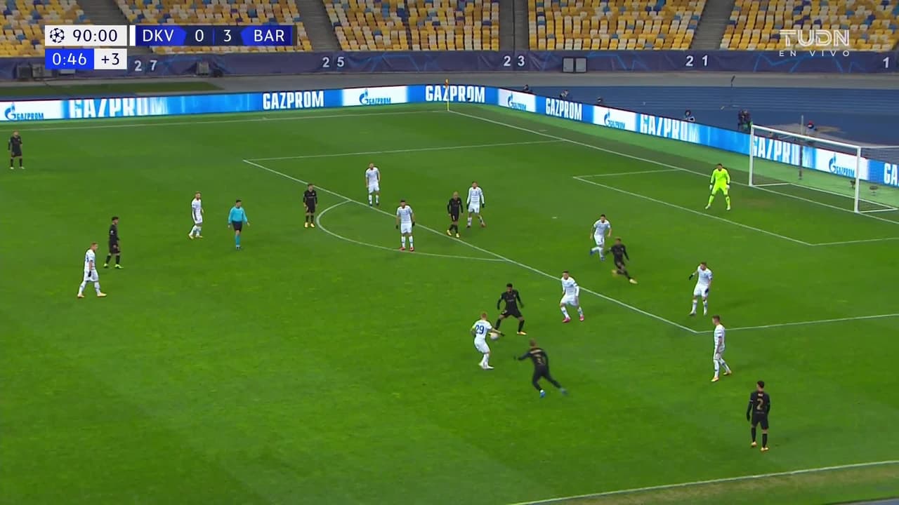 ¡Gol! Dynamo Kyiv 0| FC Barcelona 4. Antoine Griezmann (FC Barcelona) zurdazo desde el centro del área por el lado derecho de la portería. Asistencia de Jordi Alba.