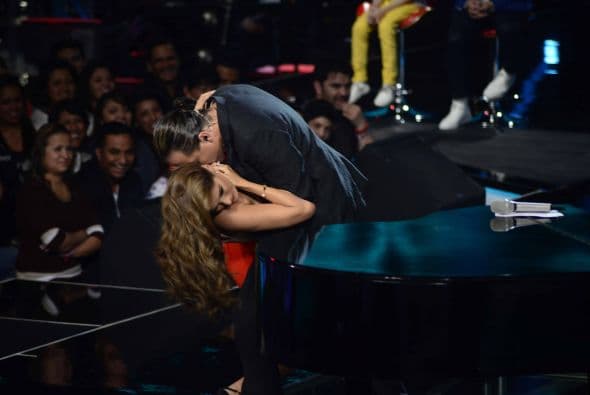 ¿Espinoza o Cristian? Ambos cantantes trataron de explicar cómo se seduce a una dama y dieron tremenda clase de consejos, los cuales aplicaron con la bella Galilea Montijo.