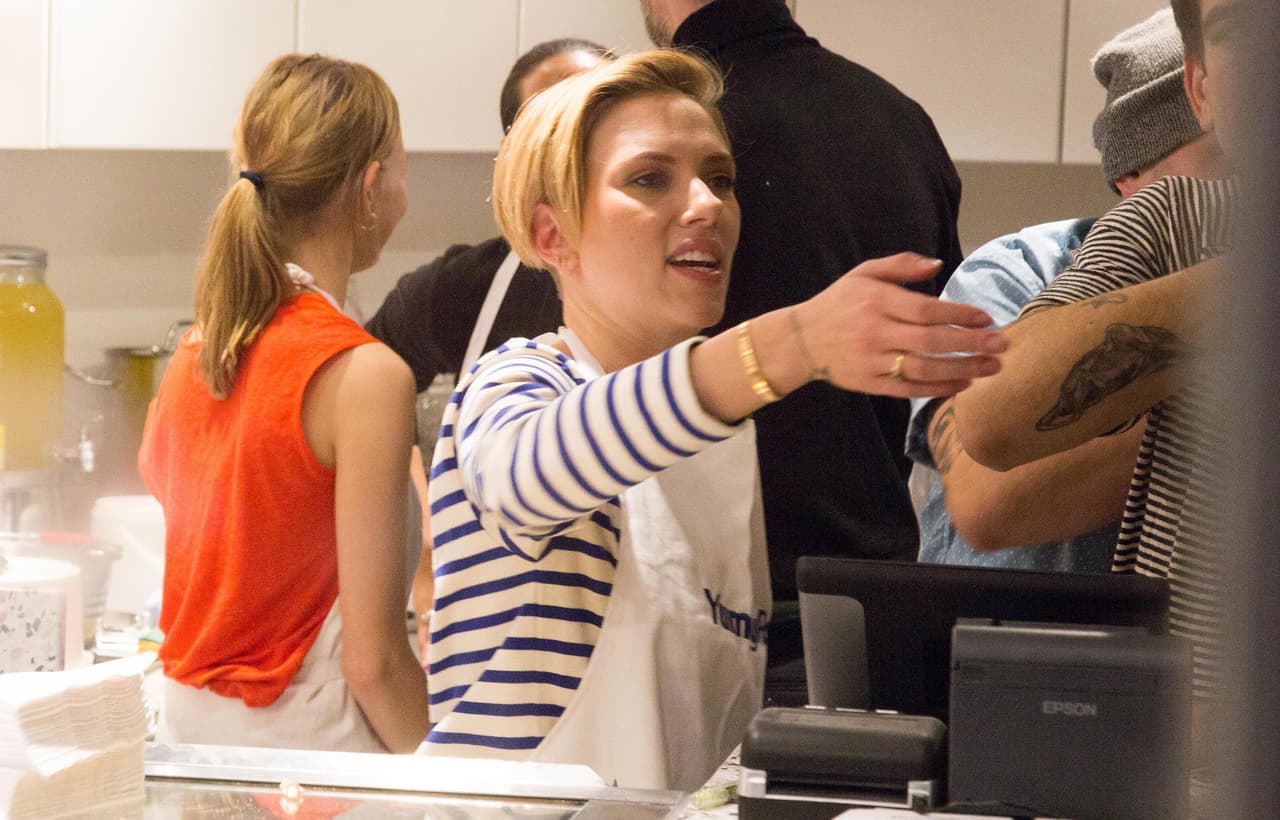 Las estrella de cine abrió su tienda de palomitas gourmet en París.