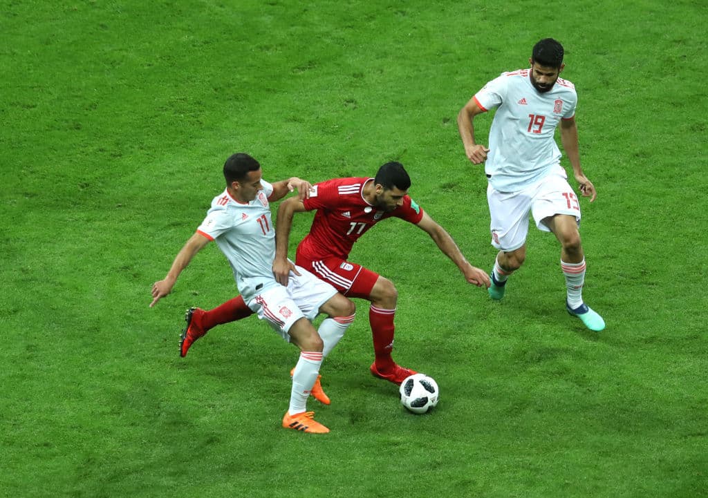 En los primeros cinco minutos del partido mostraron lo más ofensivo que los iraníes pudieron ser en la primera mitad, pisaron terreno ofensivo e incluso crearon un par de ocasiones de peligro.