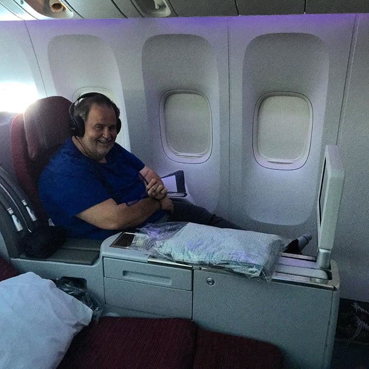 <b>1. Extensor de cinturón de seguridad para el avión. </b>No todos los aviones cuentan con un cinturón largo que se ajuste a su tamaño: "En algunos aviones, el cinturón de seguridad es un poco corto para mí, así que tengo que poner una extensión del cinturón de seguridad en caso de que lo necesite. Tengo mi propio extensor de cinturón de seguridad, que no necesito el 80 por ciento del tiempo, pero sí el 20 por ciento del tiempo, como en un (avión Boeingv) 737 o algo así, tengo que ponérselo".
<br>