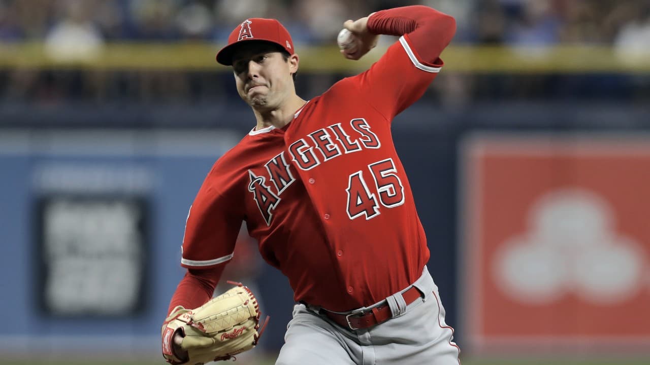 Tras darse a conocer que
<a href="https://www.univision.com/local/los-angeles-kmex/tyler-skaggs-murio-por-mezcla-de-fentanilo-oxicodona-y-alcohol-revela-informe-forense">Tyler Skaggs</a> murió por mezcla de fentanilo, oxicodona y alcohol, las autoridades alertan sobre lo peligroso de la droga que puede pasar desapercibida como una simple pastilla, caramelo o plastilina pero que sus efectos son tan severos que causan la muerte de miles de jóvenes en Estados Unidos.
