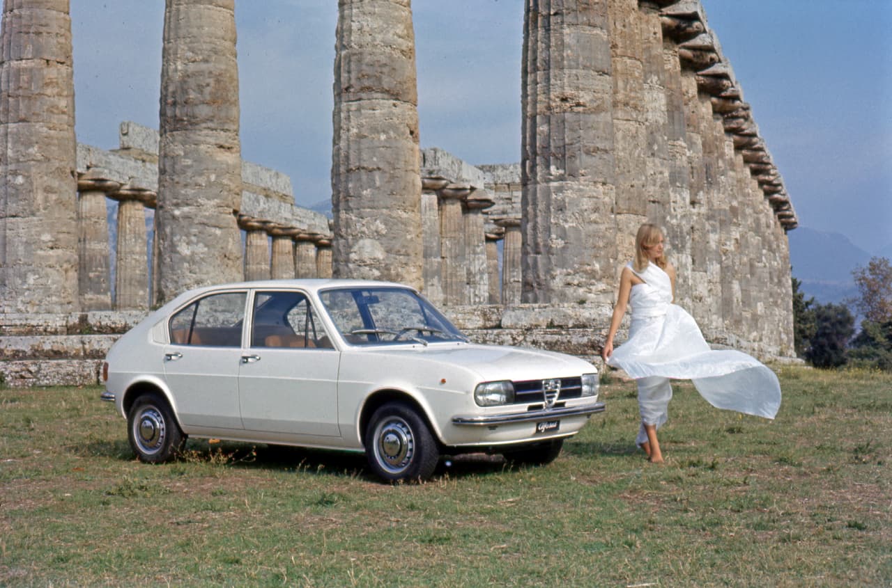 En 1971 apareció el Alfa Romeo Alfasud, el primer compacto con tracción delantera.