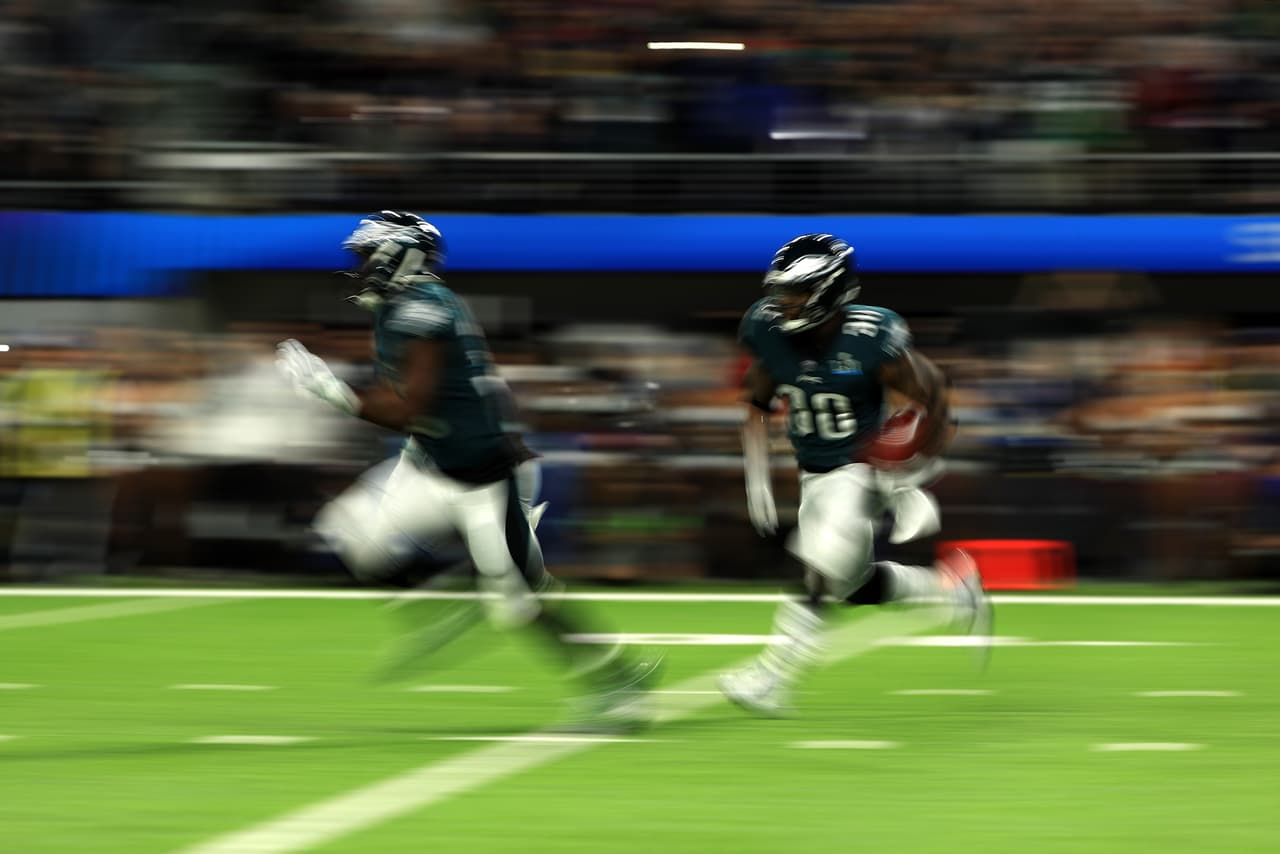 En la primera mitad, los Eagles han sorprendido a los Patrios. Con 12 minutos por jugarse, Patriots 3 - 9 Eagles