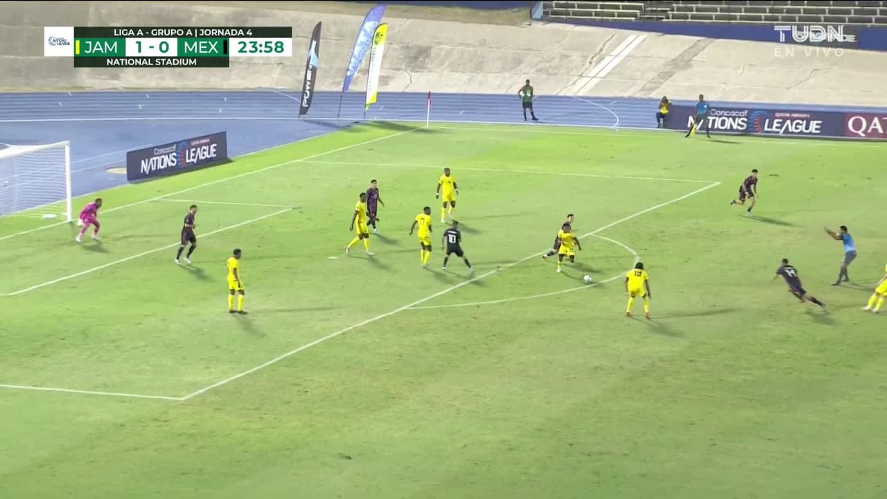 ¡TIRO ATAJADO! disparo por Kevin Álvarez.