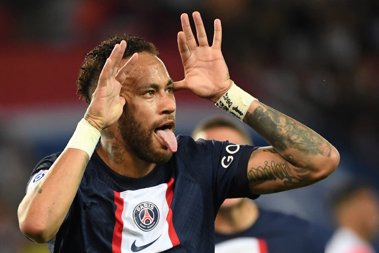 Neymar anotó dos goles y además le anularon un gol.
<br>