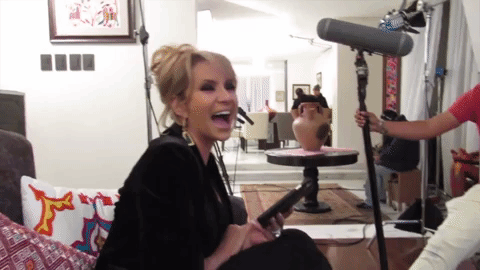 Aunque no alcanzó el éxito esperado, la actriz no se detuvo para experimentar más facetas de su talento; fue por eso que en el 2007 se aventuró y fue conductora del programa de televisión 'Nuestra casa', pero su aparición duró unos cuantos meses.