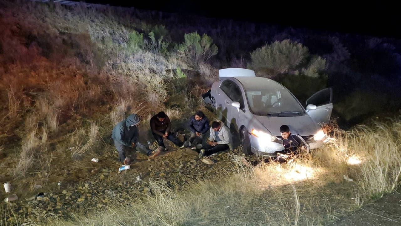 Persecución termina con el arresto de dos adolescentes de Phoenix y cuatro inmigrantes 