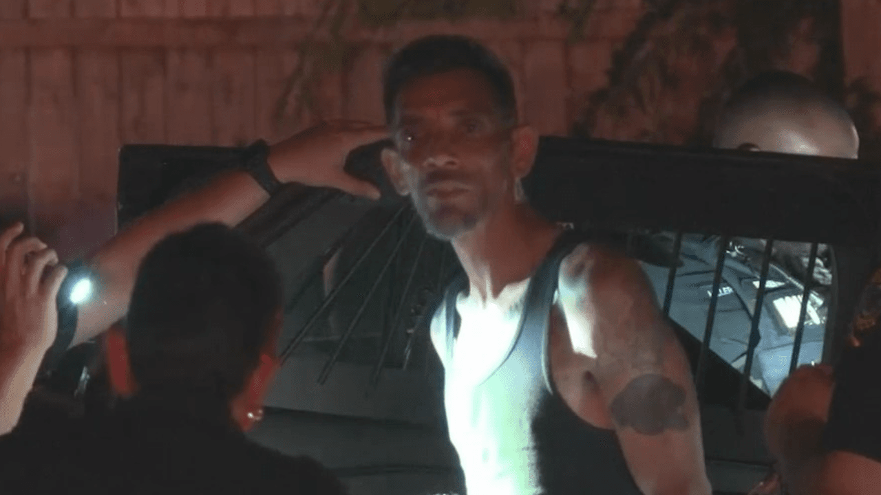 Lo acusan de hacerse pasar por agente de ICE para robar a conductores; es arrestado en Houston