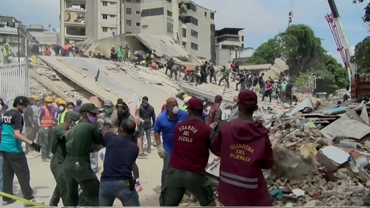 Hospitales y rescatistas trabajan sin descanso tras los terremotos en Venezuela