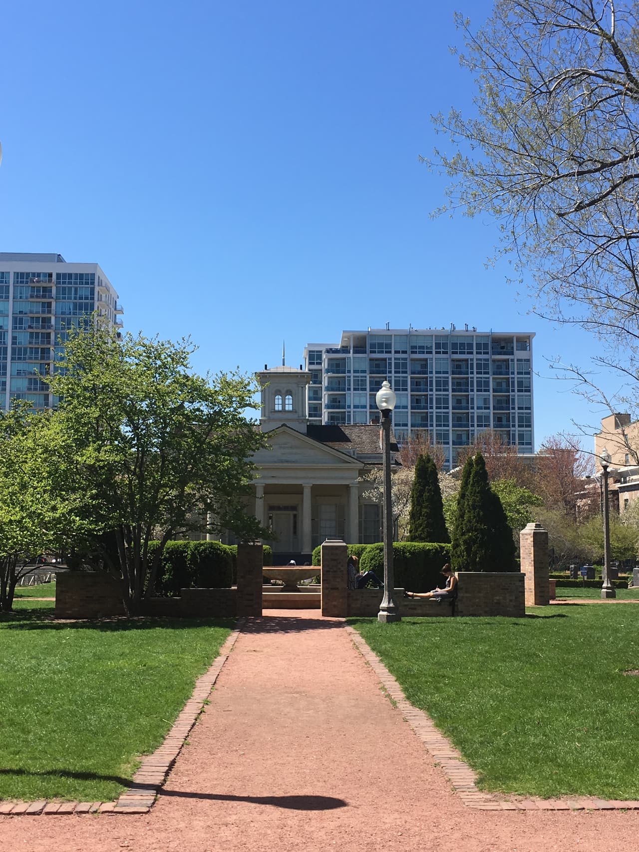 Fue movida de su primera ubicación en dos ocasiones. En 1871, luego que los dueños originales la vendieran, la casa fue movida hasta la calle 45 y la Wabash en Hyde Park. Y no fue hasta el 1977 cuando la ciudad de Chicago compró el inmueble, que volvieron a mudar hasta el lugar que hoy ocupa dentro del 'Women's Park'.