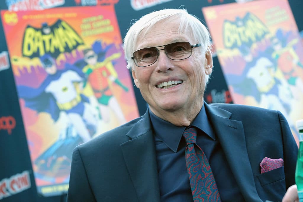 <b>Adam West </b>
<br>En el episodio 17 de la novena temporada de la serie, los chicos protagonistas deciden hacerle una fiesta de cumpleaños a Sheldon, en la que incluía al verdadero Batman.
<br>