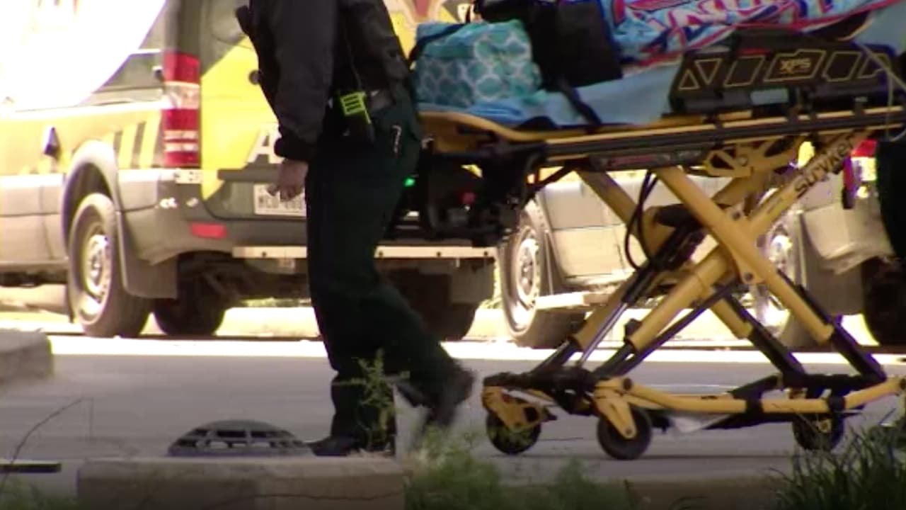 “Me dijo que de repente que quizá tu bebé tiene asma y tu no lo sabes”, continuó la madre y agregó que al llegar a la casa y ver la condición en la que se encontraba el menor, empezó a gritar. El bebé fue trasladado al 
<b><a href="https://www.texaschildrens.org/" target="_blank">hospital</a></b> de inmediato.