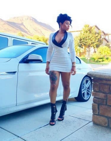 No obstante, testificaron a la policía que vieron a "dos mujeres afroamericanas, en minifalda", salir del coche y huír en otro vehículo que las seguía.