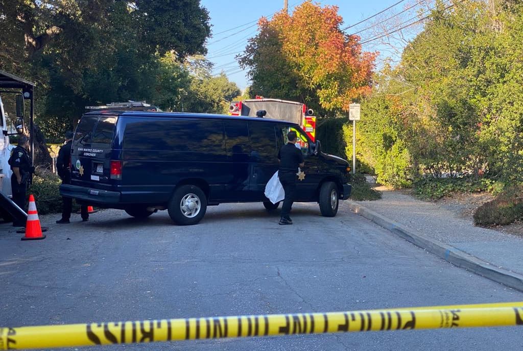 Los bomberos de Menlo Park y personal de la Oficina del Médico Forense del condado de San Mateo también respondieron a la zona del accidente, así como la agencia estatal de seguridad laboral Cal/OSHA, la cual
<a href="https://www.univision.com/local/san-francisco-kdtv/como-reportar-accidentes-de-trabajo-en-california">será la encargada de investigar la muerte</a>.