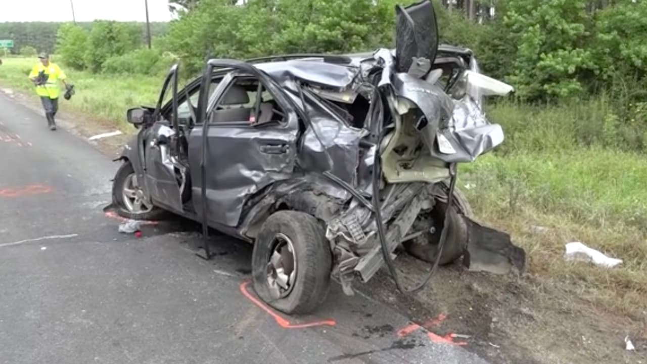 Si es un accidente con daños mayores se aconseja quedarte en el lugar y si sufriste de lesiones llama al 911 para que envíen una ambulancia.