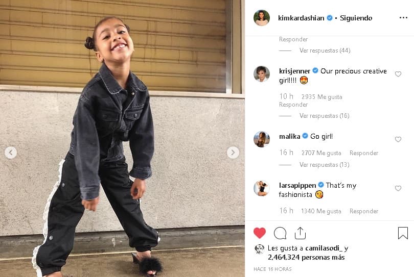 North West nació el 15 de junio de 2013, ya tiene 6 años y ha destacado por 
<b><a href="https://www.univision.com/famosos/kim-kardashian-bautiza-a-su-hija-north-como-la-maxima-fashionista-y-su-abuela-lo-confirma-fotos" target="_blank">su gusto por la moda. </a></b>