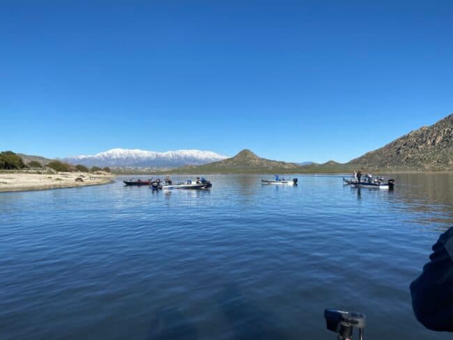 <b>Lake Perris</b>
<br>Es un lago artificial en un valle rodeado de montañas entre Moreno Valley y Perris. Está localizado en el condado de Riverside. Este lago ofrece una marina y es tan popular que tiene hasta personal salvavidas. Se puede acampar en el área y ofrece múltiples actividades acuáticas.
<br>
<b>Dirección:</b> Lake Perris State Recreation Area; Riverside County, California