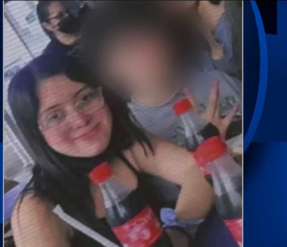 Al mismo tiempo de aquella desesperada búsqueda, su madre -quien no quiso mostrar su rostro-
<b> comenzó a sospechar del novio de Britney, un adolescente de 17 años </b>que siempre había intentado tener contacto con la familia. 
<br>