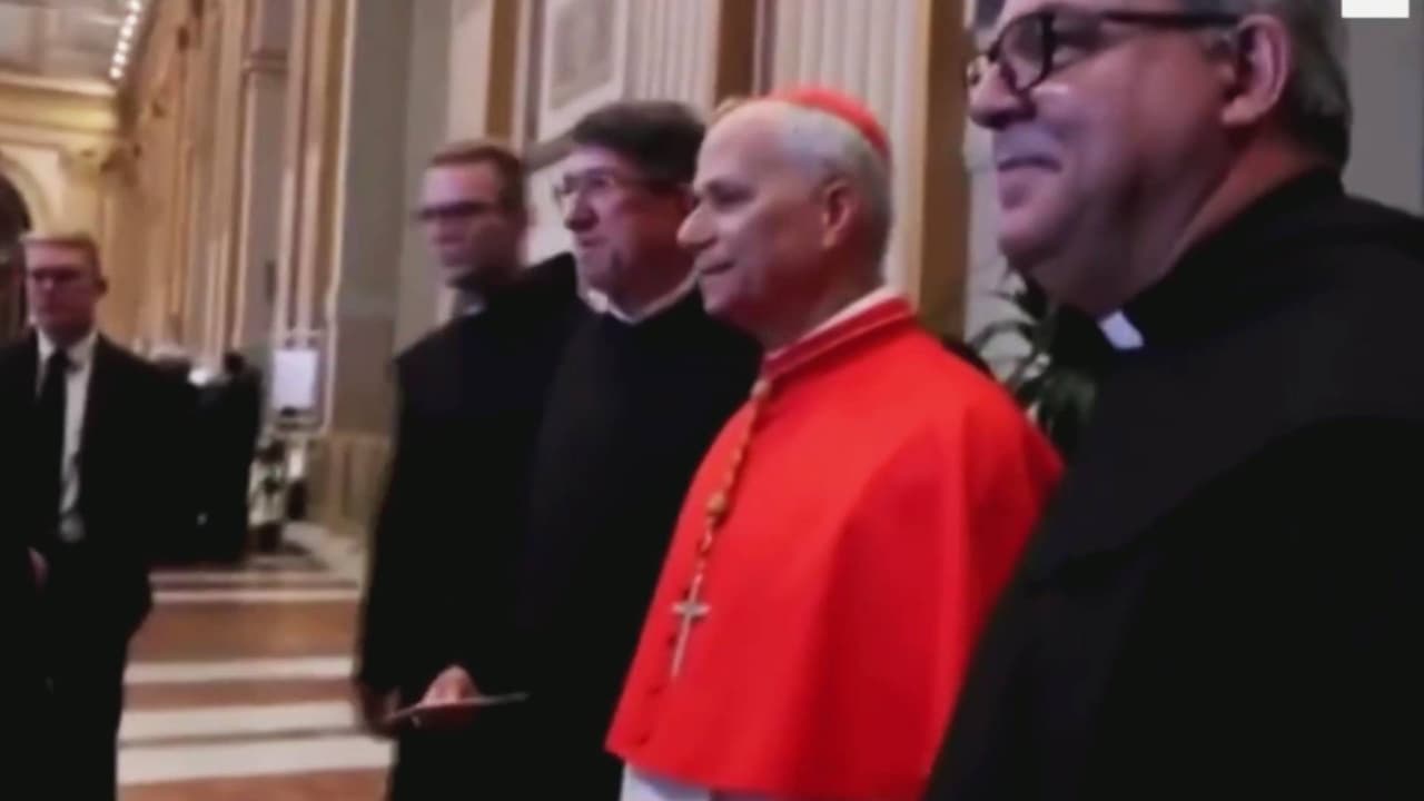 Así felicitaron los cardenales al nuevo papa León XIV momentos antes de ser presentado al mundo