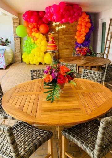 La presentadora cubana compartió en sus redes sociales los momentos más memorables de la fiesta, como la decoración que estuvo de lo más colorida.