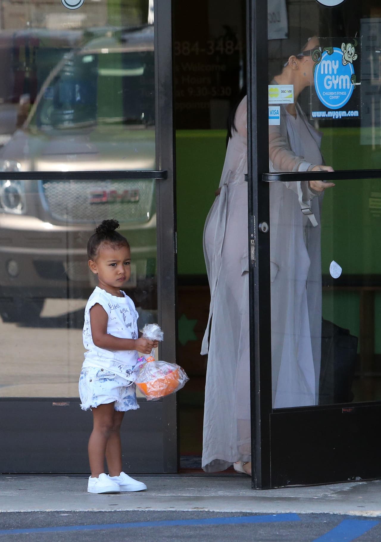 Se nota que le encantan las cámaras, ¿a quién se parecerá?