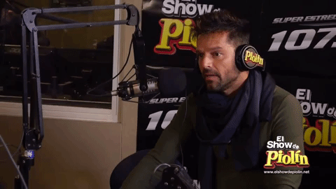 En otra ocasión, una broma muy pesada hizo que el también actor casi rompiera en llanto. Durante el programa de radio 'El Show de Piolín', Ricky recibió la llamada de Ángelica Vale, quien en palabras del boricua, fue la persona que lo ayudó cuando llegó a México sin nada.