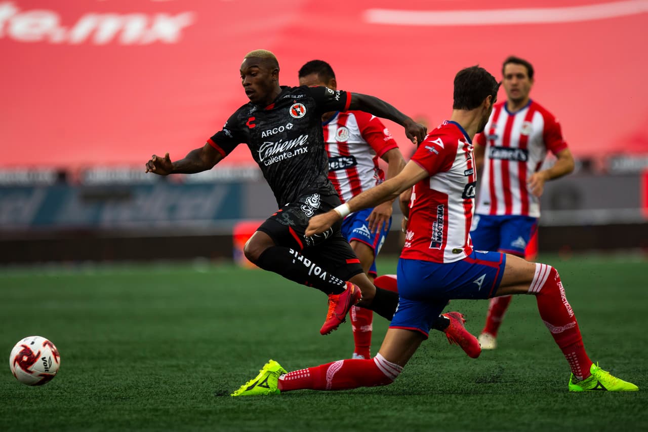Con goles de Nicolás Ibáñez y Ramiro González, el Atlético San Luis se impone como visitante y consigue su primer victoria del torneo.