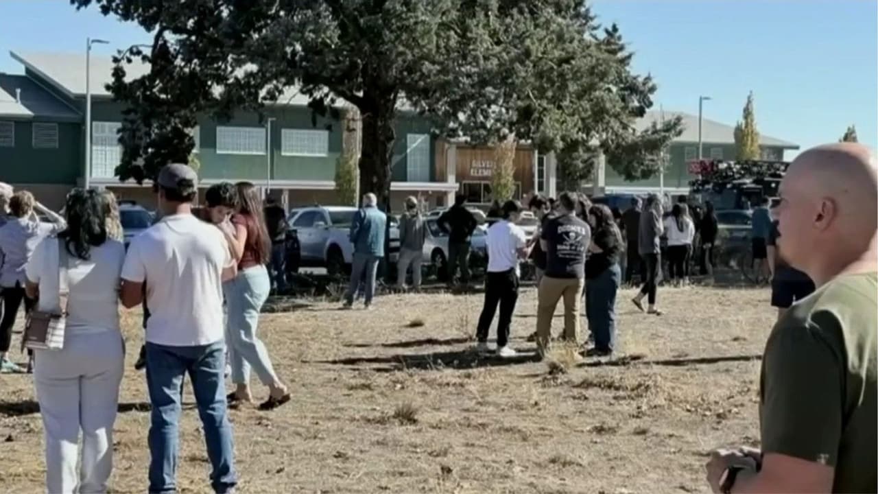 ¿Cómo actúa la policía ante un tiroteo escolar?: Un exsargento de la policía analiza el caso de Oregón