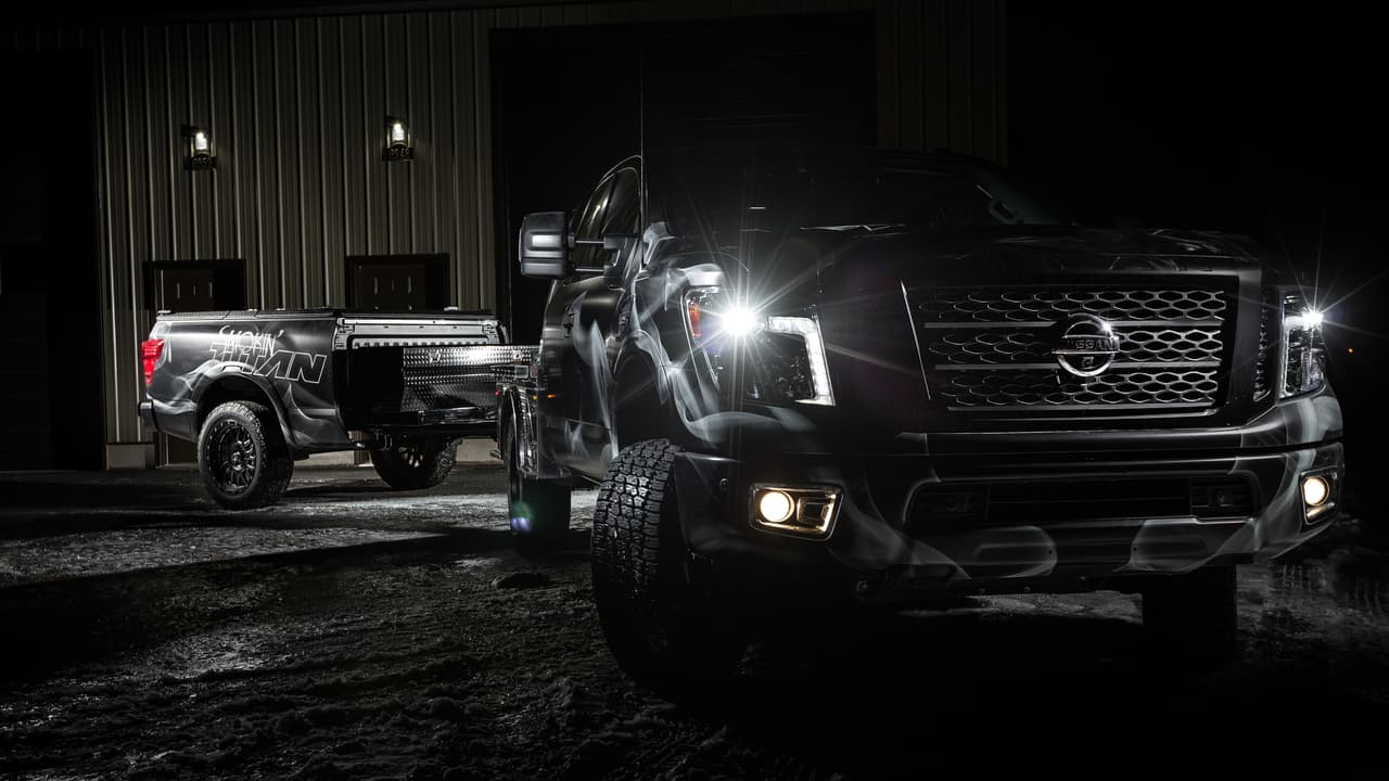 Esta podría ser la pickup ideal para los fanáticos de la carne asada pues en ella podrán preparar y cocinar sus propios alimentos. Está basada en una Nissan Titan XD Gas King Cab 2018 y por ahora es solo un vehículo de exhibición, que da a los clientes de la pickup Titan una idea de lo que podrían hacer con ella. La mecánica de la Nissan Titan queda intacta con su motor V8 de 5.6 litros, 390 caballos de fuerza y transmisión automática de siete velocidades.
<br>
<br>Si algo delata este concepto son las raíces sureñas de la operación estadounidense de Nissan. Los cuarteles generales de Nissan están en Tennessee y la camioneta se construye en Mississippi, dos de las mecas del BBQ norteamericano.