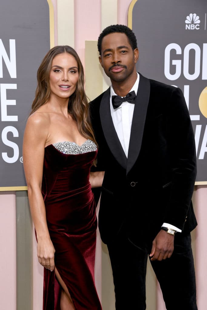 El actor de 'Top Gun: Maverick',
<b> Jay Ellis, y su esposa Nina Seničar</b> se casaron en julio pasado en una romántica boda en Toscana, Italia.