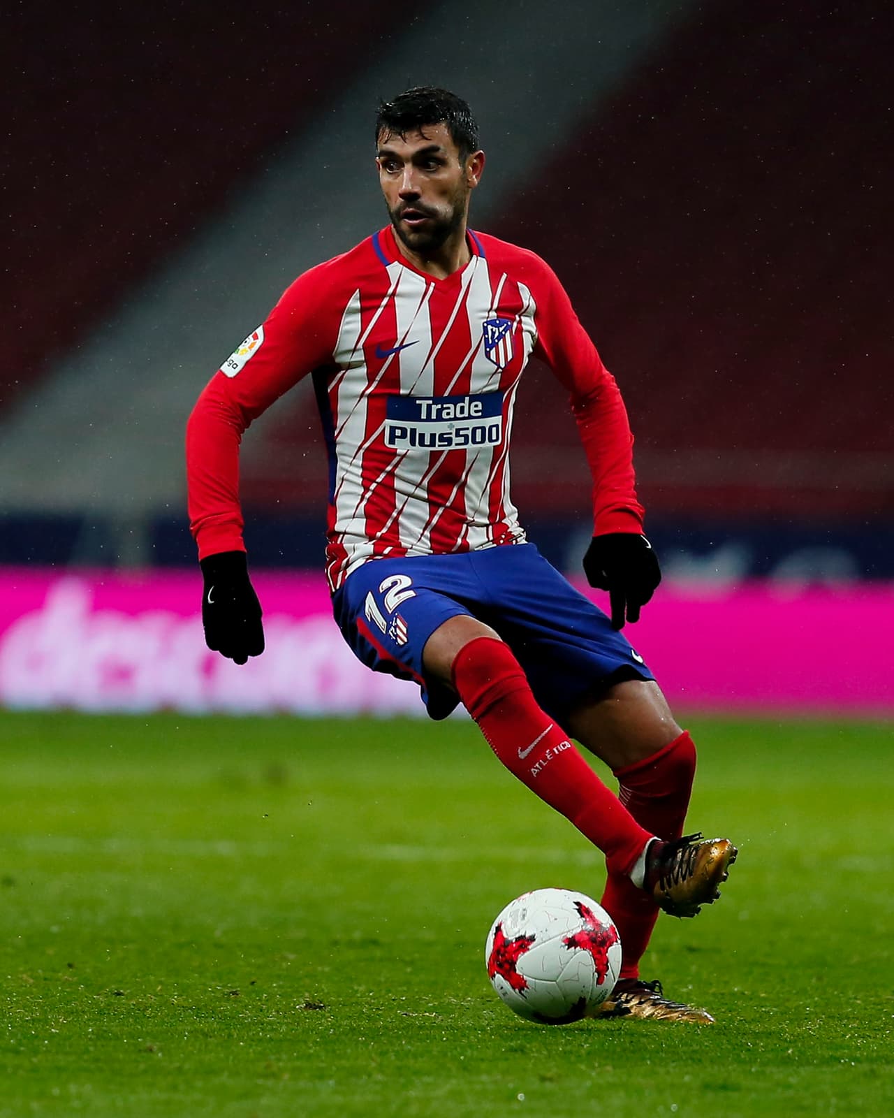 El mediocampista argentino Augusto Fernández dejó el Atlético de Madrid para unirse al Beijing Renhe por 4,5 millones de euros.