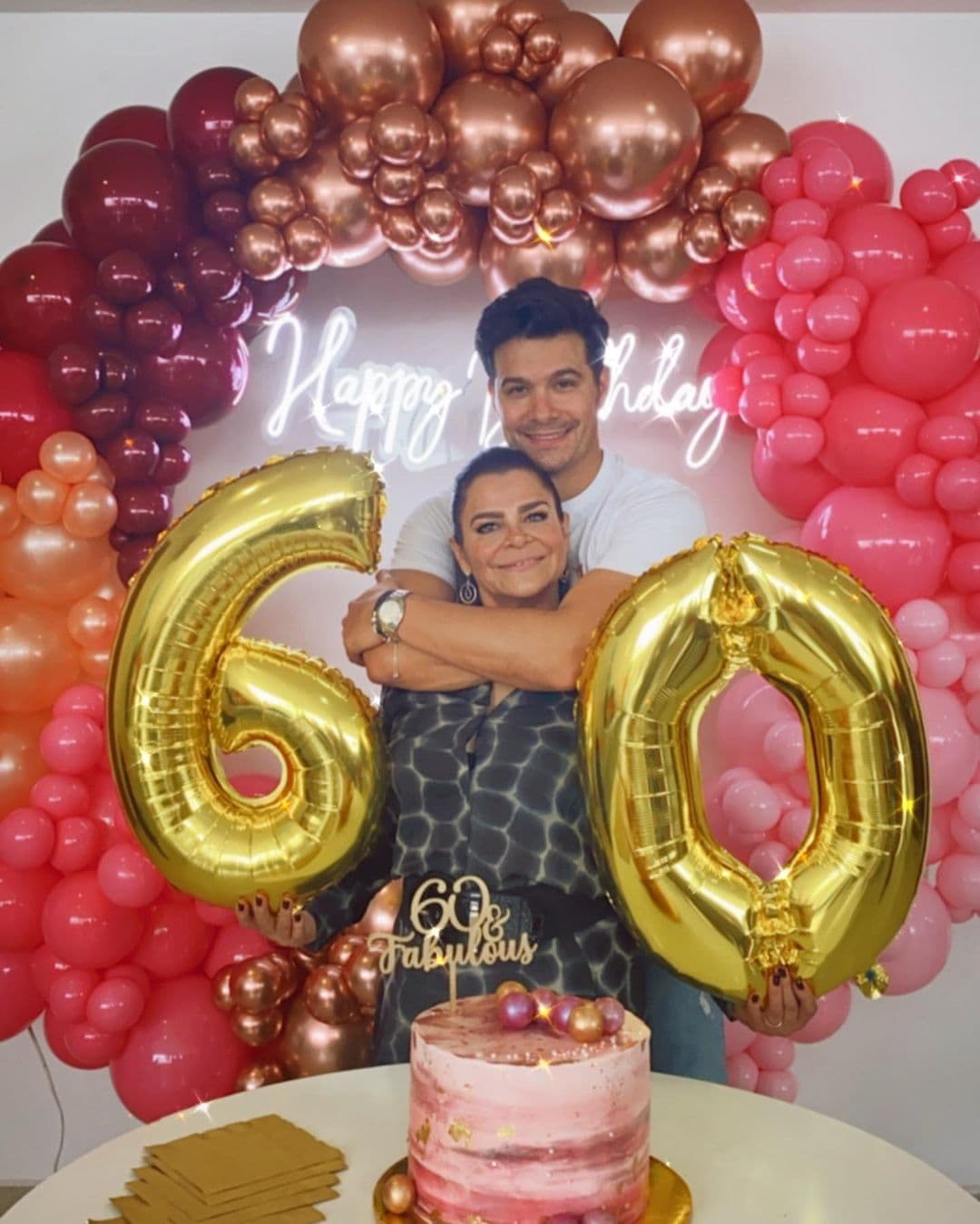 Semanas antes, el actor, quien se encuentra tabajando en nuevo proyecto en las telenovelas, contó a El Universal que 
<b>sus padres se estaban "reconquistando el uno al otro</b>".