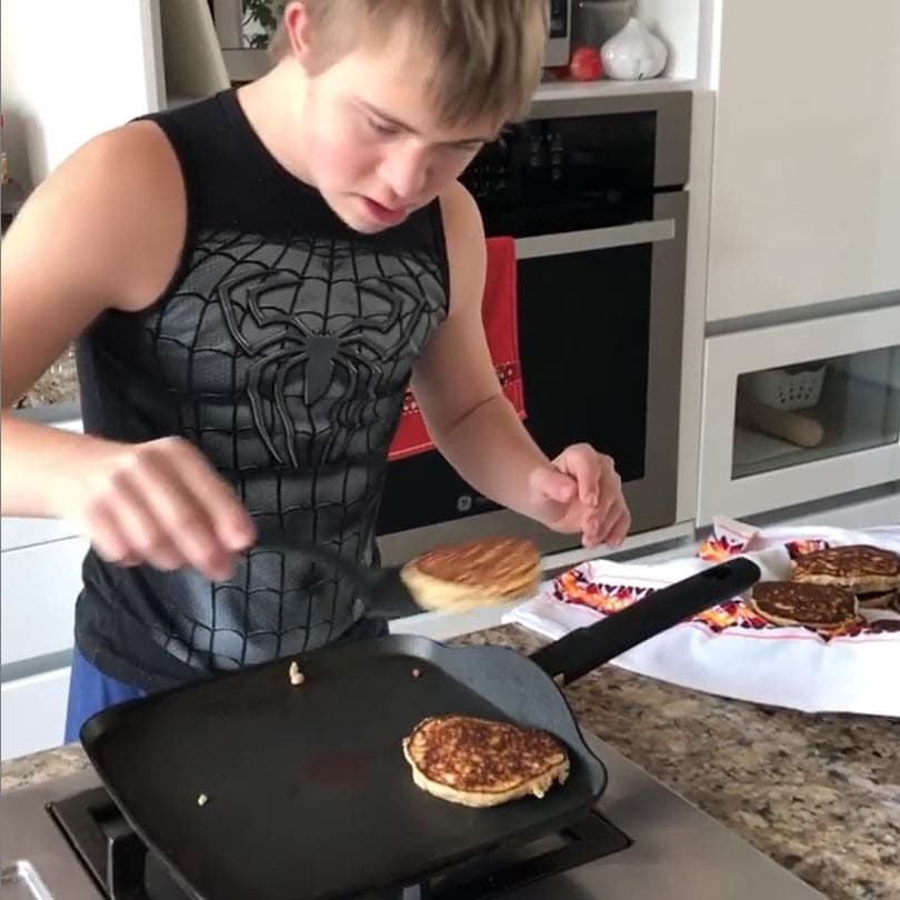 Aunque no dijo quién se los preparó, podría haber sido 
<b>Luciano</b>, ya que hace unos días la actriz compartió un 
<a href="https://www.instagram.com/p/B-OVrNtAS1J/" target="_blank">video</a> donde el jovencito de 16 años los está cocinando.