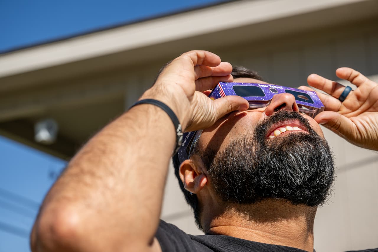 <b>International Dark Sky Discovery Center</b>
<br>Lunes 8 de abril a partir de las 10:30 a.m. 12901 N. La Montana. 
<b>Fountain Hills</b>. Entrada Gratuita.