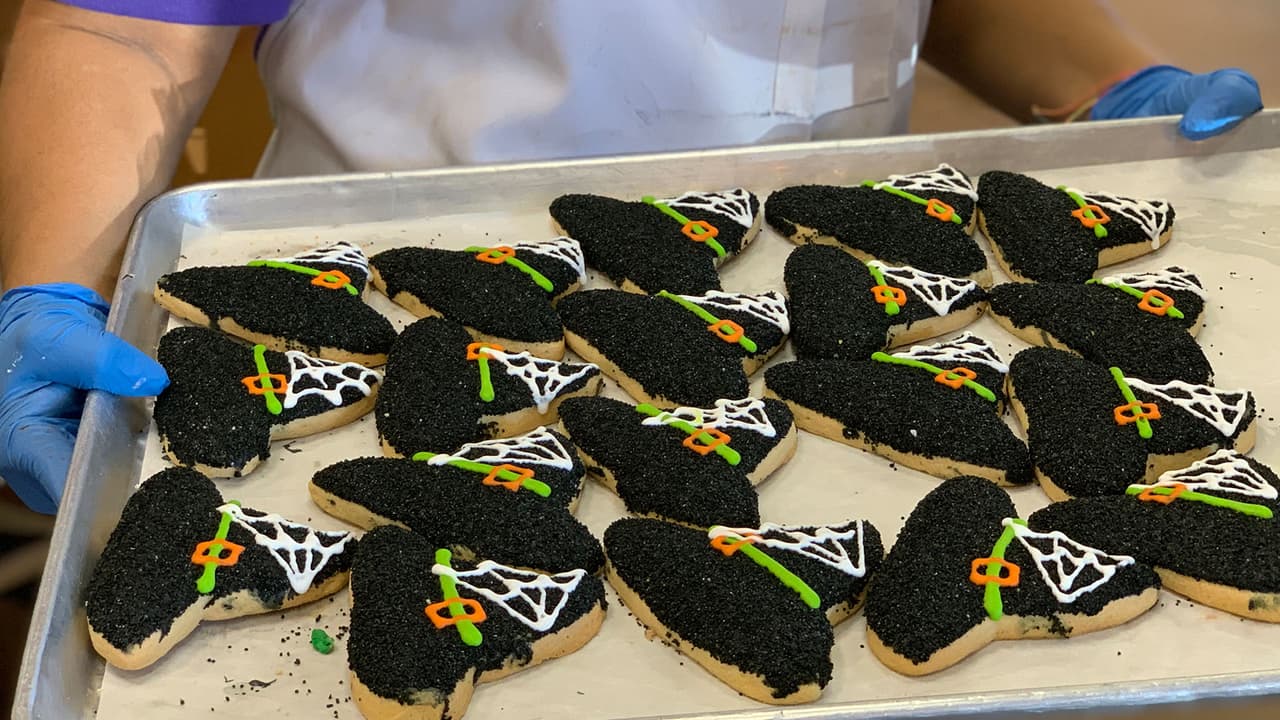 Estas galletas convertidas en sombrero de brujas le gustan mucho a los niños.