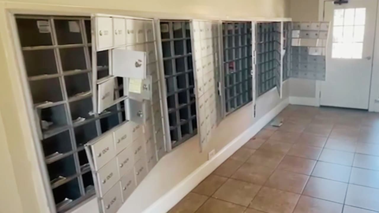 El robo de correo postal en Estados Unidos es considerado un delito federal, con penas de cárcel.