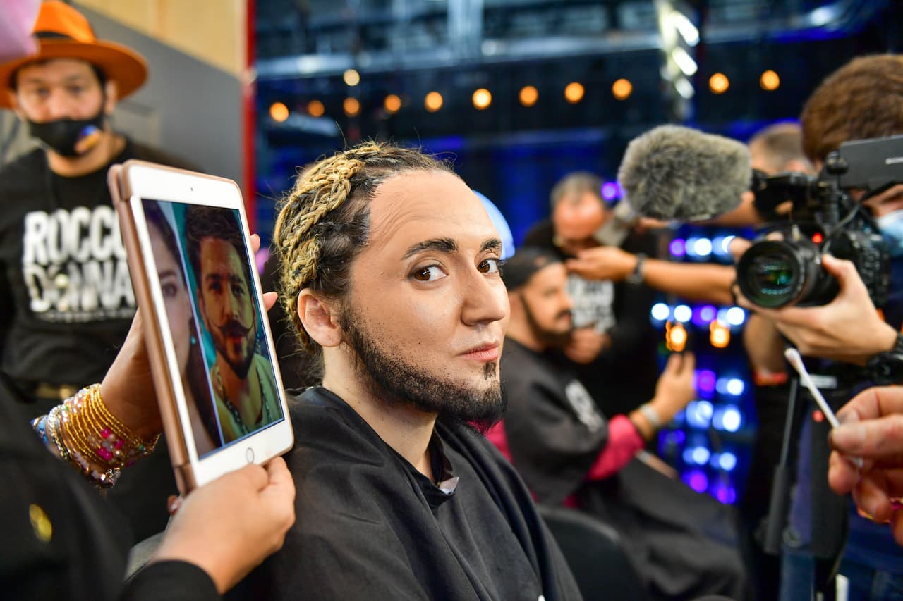 La transformación de 
<b><a href="https://www.univision.com/shows/tu-cara-me-suena/sherlyn-se-luce-al-convertirse-en-camilo-y-es-la-primera-mujer-e" target="_blank">Sherlyn fue una de las más esperadas de la noche</a></b>, ya que representó a Camilo. Esta fue la primera vez que una participante se caracterizaba en un cantante del género opuesto.