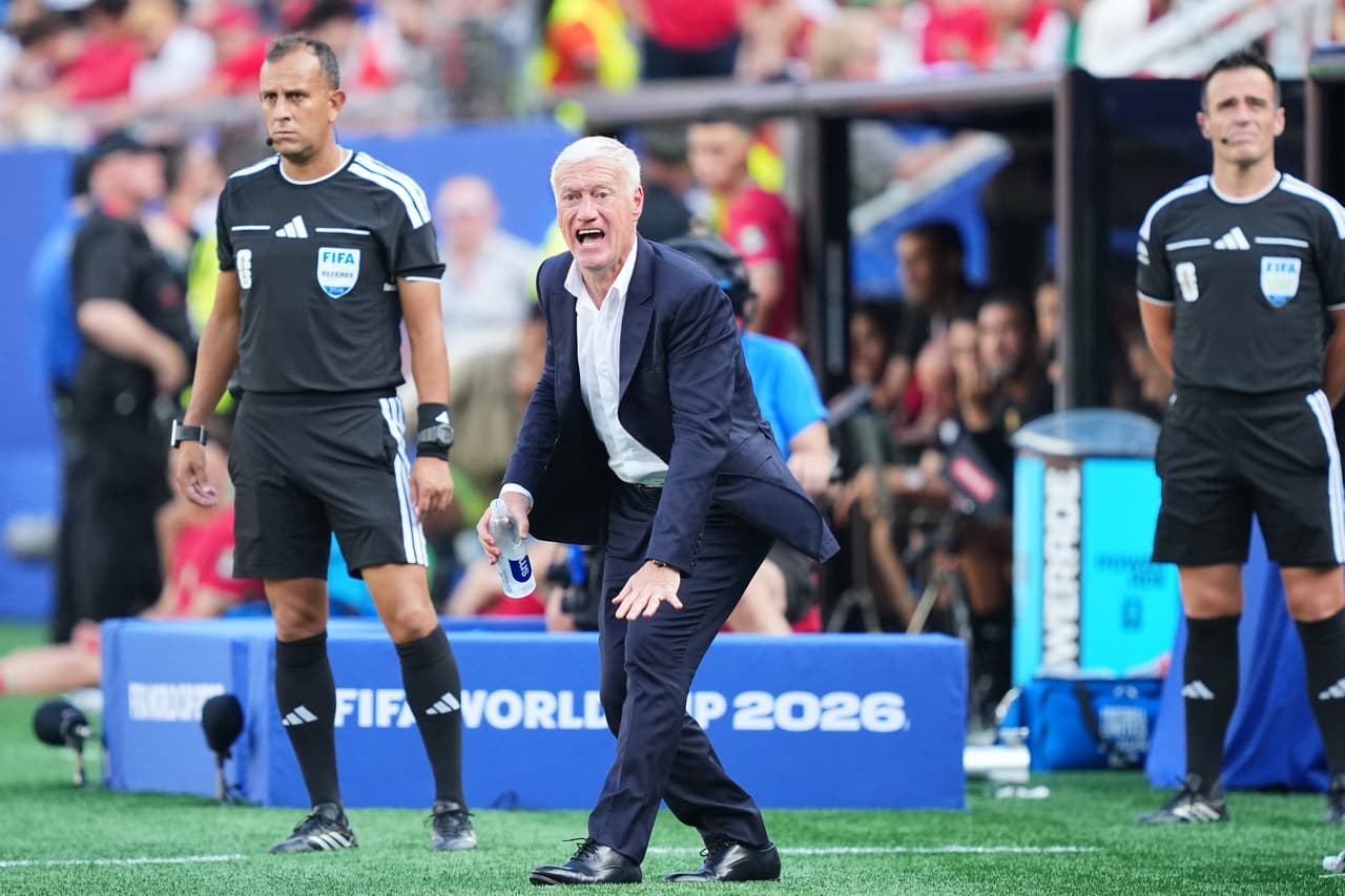 El técnico francés festeja el triunfo de su equipo.