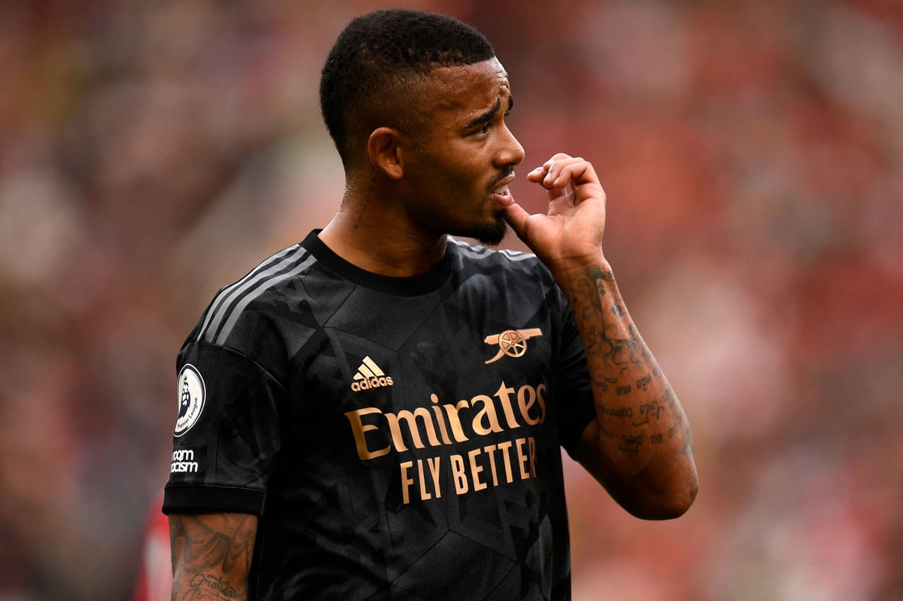 Manchester United venció al Arsenal con un doblete de Marcus Raschord y otro tanto de Antony, quien tuvo así un debut de ensueño.