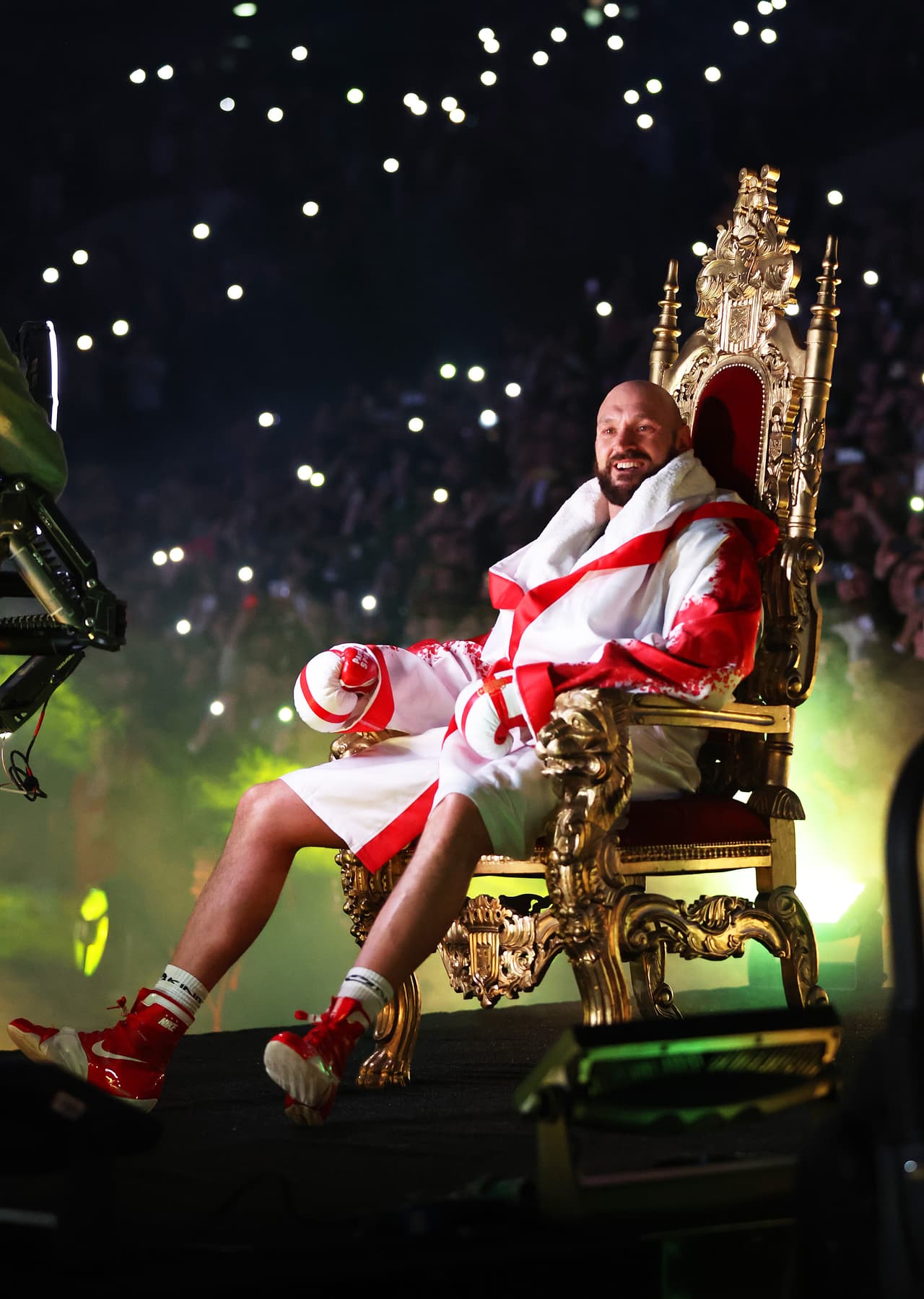 Tyson Fury noqueó de forma increíble a Dillian Whyte ante más de 94 mil fans en el Estadio de Wembley para retirarse invicto y dejar un legado inigualable en la división reina del boxeo.