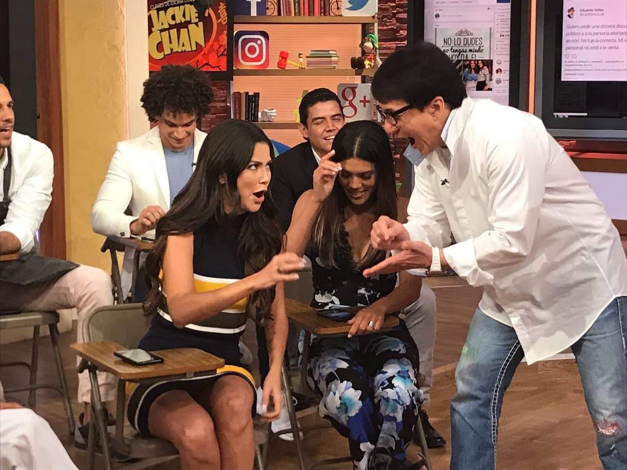 Ana Patricia estaba muy atenta a las lecciones del maestro.