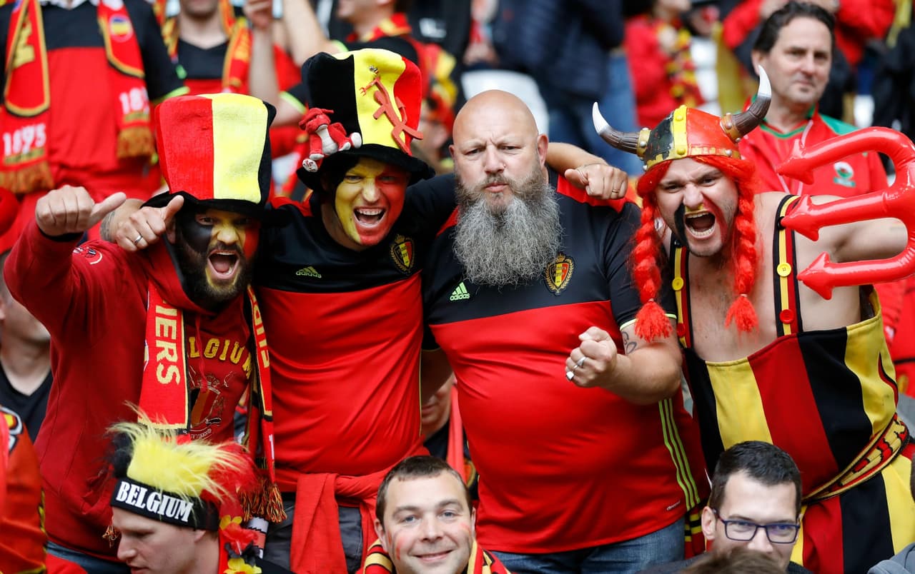 Los fans de Bélgica y Gales desbordaron la pasión en el Estadio de Lille durante los cuartos de final de la Eurocopa. Checa la vibra que lanzaron a sus equipos.