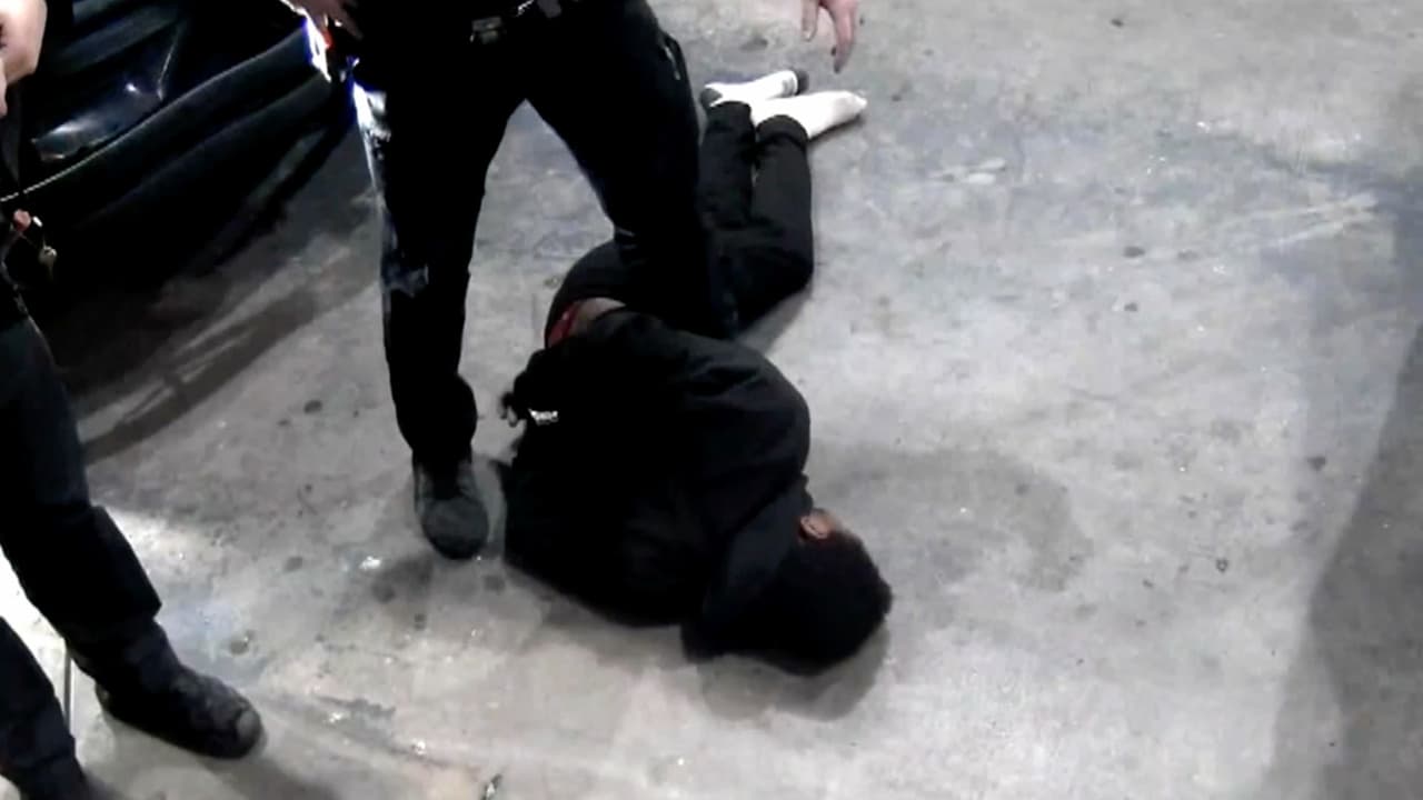 Oficial de Fort Worth deja inconsciente a una persona y lo despiden