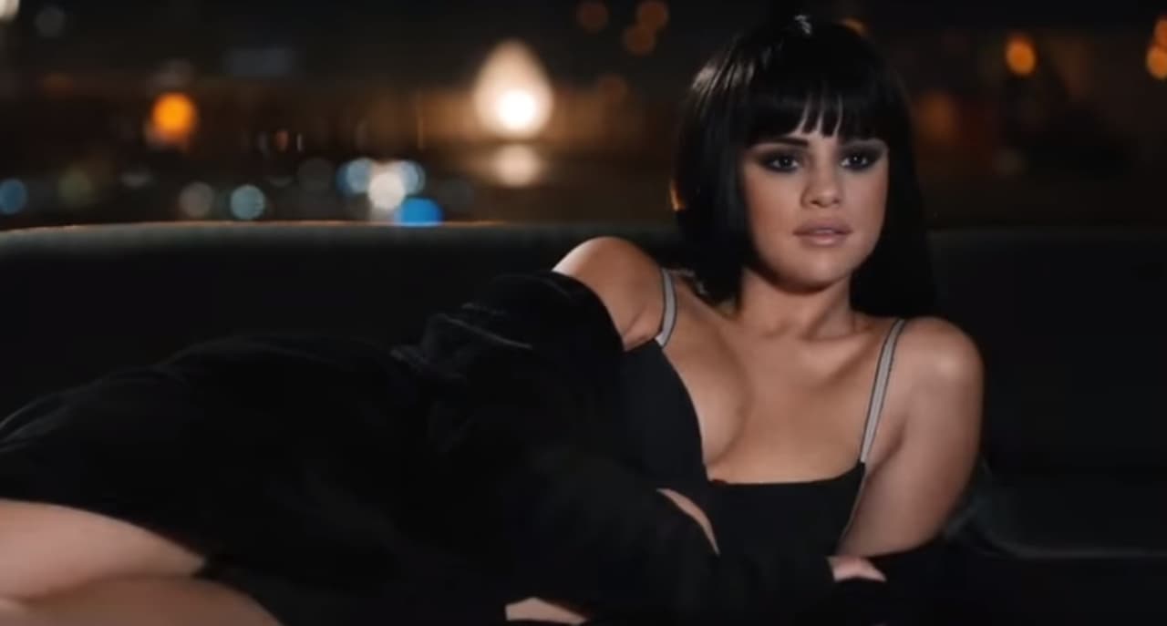 ¡Enteramente hot! Selena Gomez llegó muy lejos en elñ nuevo videoclip de su tema 'Hands To Myself'.