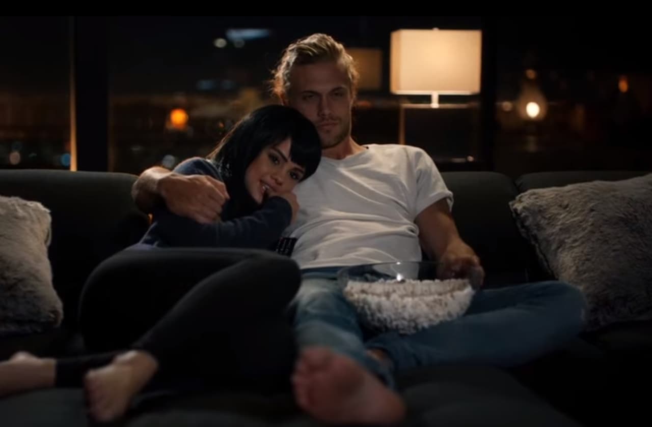 Fuera de la ficción ellos dos podrían ser una ardiente pareja que muchos fans quisieran ver en acción.