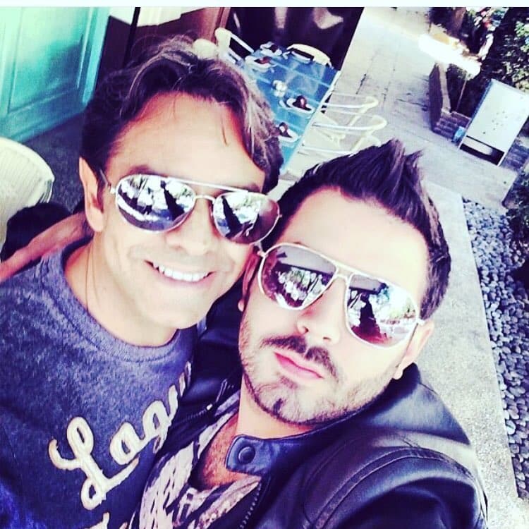 "La relación entre mis papás siempre ha sido a través de mí, pero a estas alturas todo puede pasar. Ya lo he pensado, cuando me case los voy a juntar y los voy a sentar en la misma mesa", afirmó el actor de 'Vino el amor'.