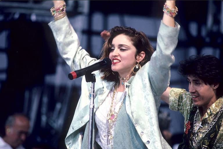 En Londres se presentaron
<b> 'U2' y <a href="http://www.univision.com/temas/queen">'Queen'</a></b>, mientras en Nueva York 
<b><a href="http://www.univision.com/temas/madonna">Madonna</a></b>, 
<b><a href="http://www.univision.com/temas/mick-jagger">Mick Jagger</a></b> y Tina Turner.